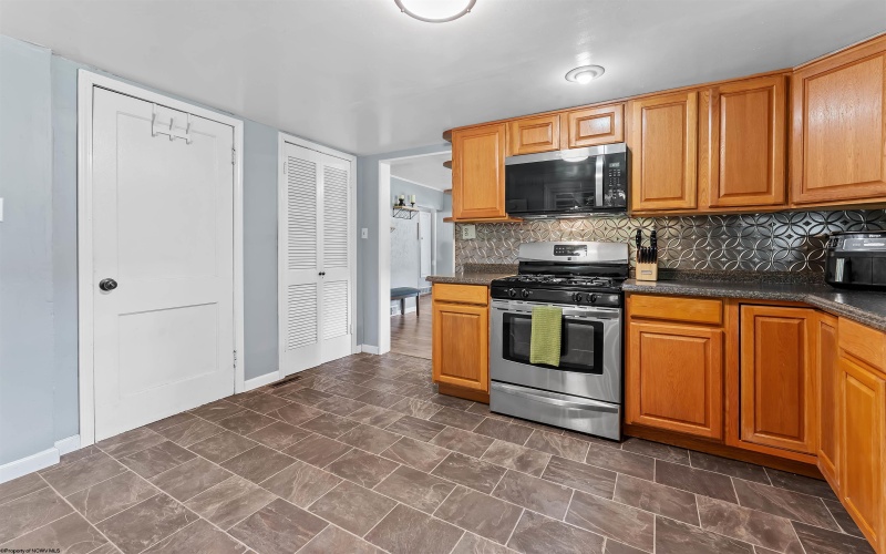 388 Grafton Road, Fairmont, West Virginia 26554, 2 Bedrooms Bedrooms, 5 Rooms Rooms,1 BathroomBathrooms,Single Family Detached,For Sale,Grafton,10165597
