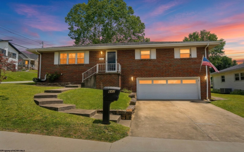 642 Pennsylvania Avenue, Bridgeport, West Virginia 26330, 3 Bedrooms Bedrooms, 8 Rooms Rooms,2 BathroomsBathrooms,Single Family Detached,For Sale,Pennsylvania,10165598