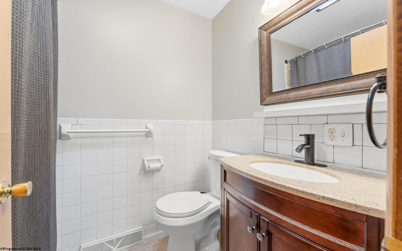 642 Pennsylvania Avenue, Bridgeport, West Virginia 26330, 3 Bedrooms Bedrooms, 8 Rooms Rooms,2 BathroomsBathrooms,Single Family Detached,For Sale,Pennsylvania,10165598
