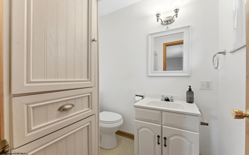 642 Pennsylvania Avenue, Bridgeport, West Virginia 26330, 3 Bedrooms Bedrooms, 8 Rooms Rooms,2 BathroomsBathrooms,Single Family Detached,For Sale,Pennsylvania,10165598