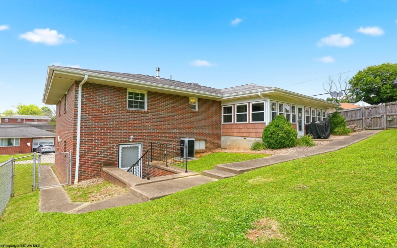 642 Pennsylvania Avenue, Bridgeport, West Virginia 26330, 3 Bedrooms Bedrooms, 8 Rooms Rooms,2 BathroomsBathrooms,Single Family Detached,For Sale,Pennsylvania,10165598