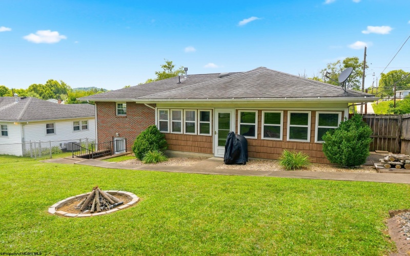 642 Pennsylvania Avenue, Bridgeport, West Virginia 26330, 3 Bedrooms Bedrooms, 8 Rooms Rooms,2 BathroomsBathrooms,Single Family Detached,For Sale,Pennsylvania,10165598