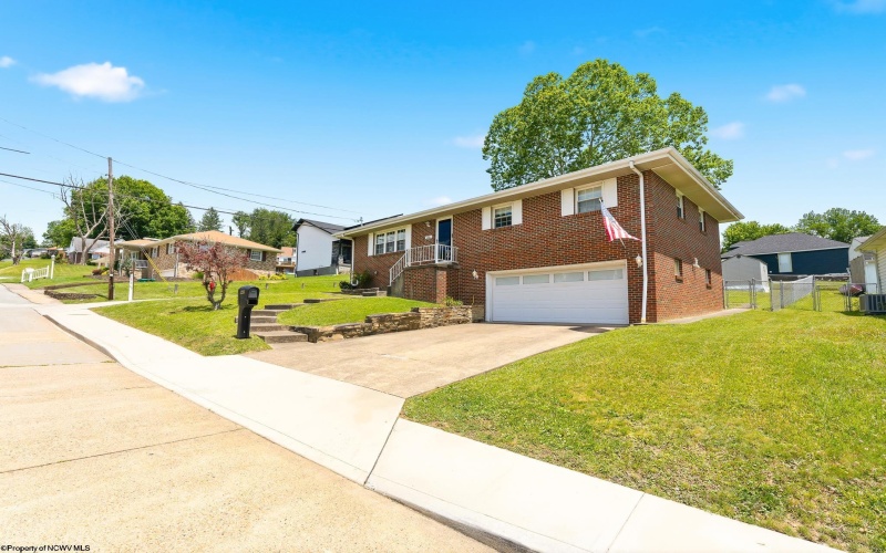 642 Pennsylvania Avenue, Bridgeport, West Virginia 26330, 3 Bedrooms Bedrooms, 8 Rooms Rooms,2 BathroomsBathrooms,Single Family Detached,For Sale,Pennsylvania,10165598