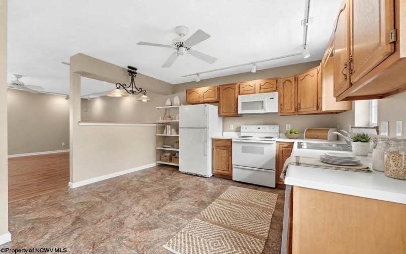 40 Cedarstone Court, Morgantown, West Virginia 26505, 2 Bedrooms Bedrooms, 4 Rooms Rooms,2 BathroomsBathrooms,Single Family Attached,For Sale,Cedarstone,10165601