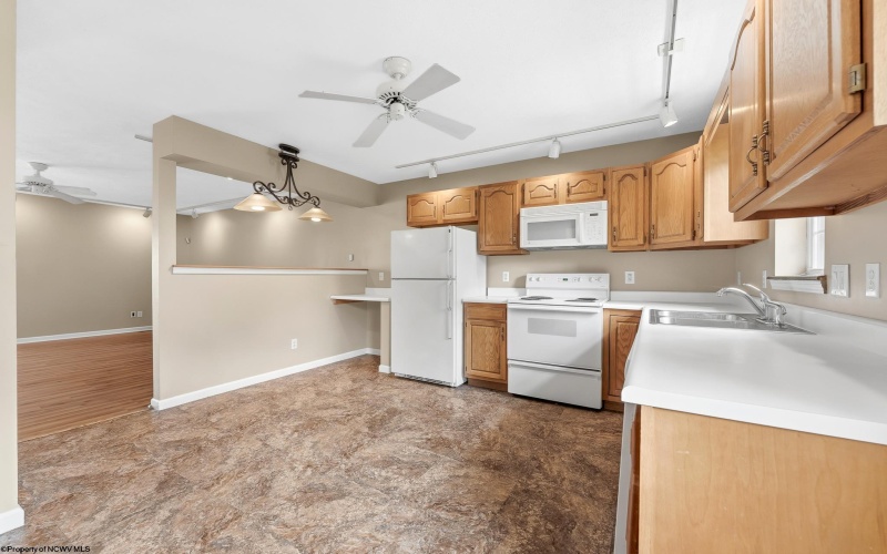40 Cedarstone Court, Morgantown, West Virginia 26505, 2 Bedrooms Bedrooms, 4 Rooms Rooms,2 BathroomsBathrooms,Single Family Attached,For Sale,Cedarstone,10165601
