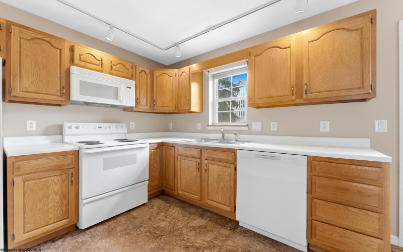 40 Cedarstone Court, Morgantown, West Virginia 26505, 2 Bedrooms Bedrooms, 4 Rooms Rooms,2 BathroomsBathrooms,Single Family Attached,For Sale,Cedarstone,10165601