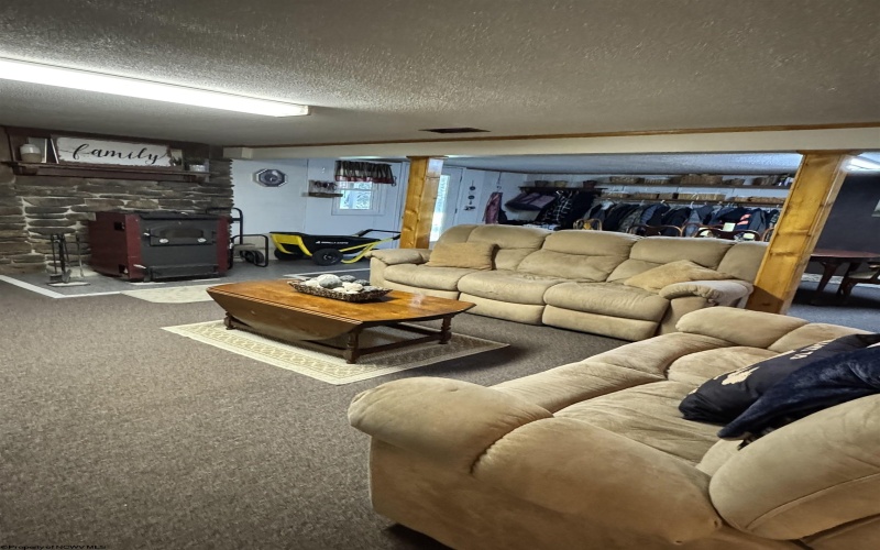 835 Morgantown Avenue, Newburg, West Virginia 26410, 4 Bedrooms Bedrooms, 7 Rooms Rooms,2 BathroomsBathrooms,Single Family Detached,For Sale,Morgantown,10165604