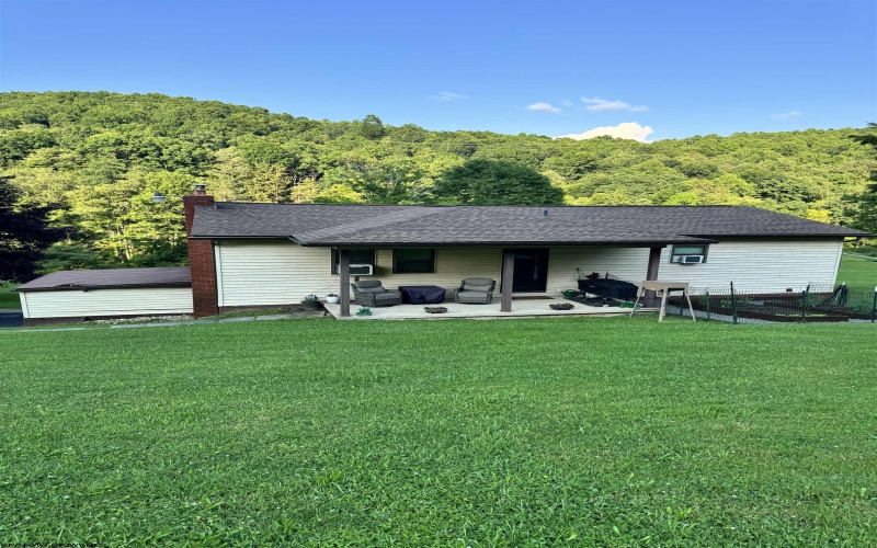 835 Morgantown Avenue, Newburg, West Virginia 26410, 4 Bedrooms Bedrooms, 7 Rooms Rooms,2 BathroomsBathrooms,Single Family Detached,For Sale,Morgantown,10165604