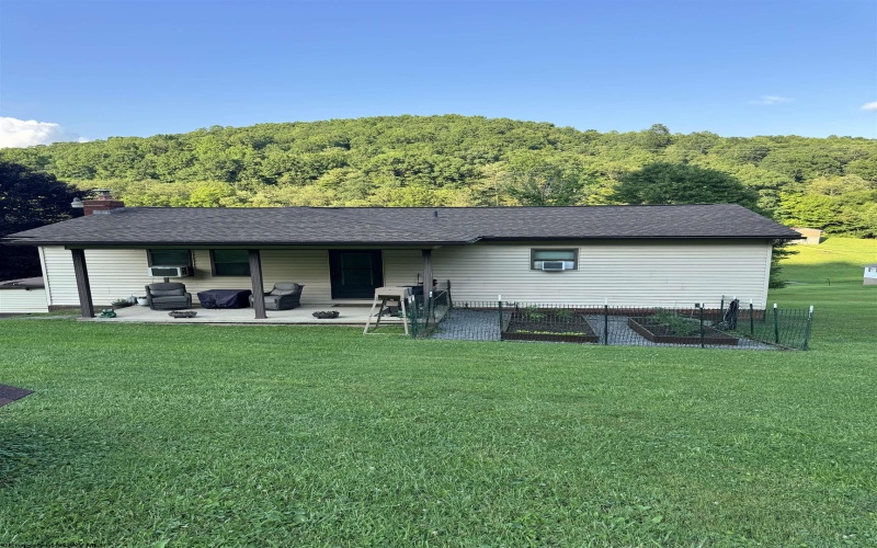 835 Morgantown Avenue, Newburg, West Virginia 26410, 4 Bedrooms Bedrooms, 7 Rooms Rooms,2 BathroomsBathrooms,Single Family Detached,For Sale,Morgantown,10165604