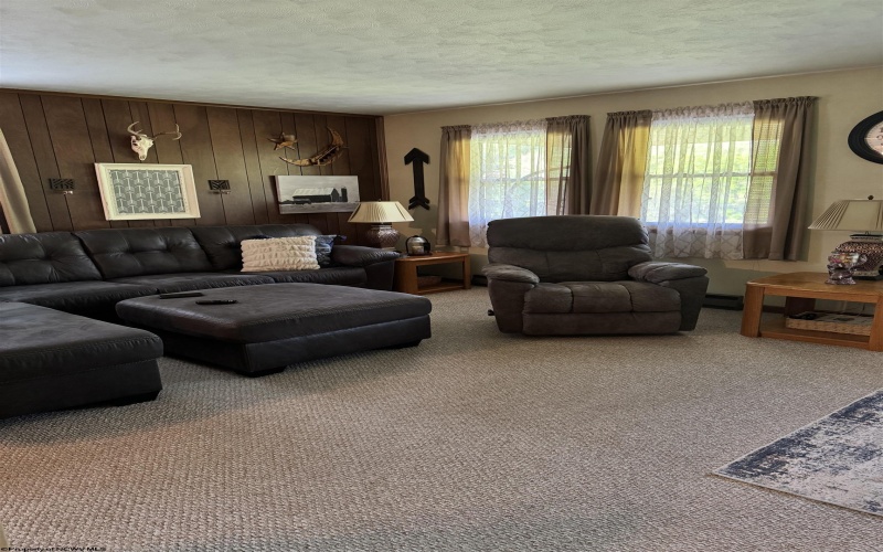 835 Morgantown Avenue, Newburg, West Virginia 26410, 4 Bedrooms Bedrooms, 7 Rooms Rooms,2 BathroomsBathrooms,Single Family Detached,For Sale,Morgantown,10165604