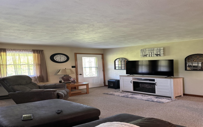 835 Morgantown Avenue, Newburg, West Virginia 26410, 4 Bedrooms Bedrooms, 7 Rooms Rooms,2 BathroomsBathrooms,Single Family Detached,For Sale,Morgantown,10165604