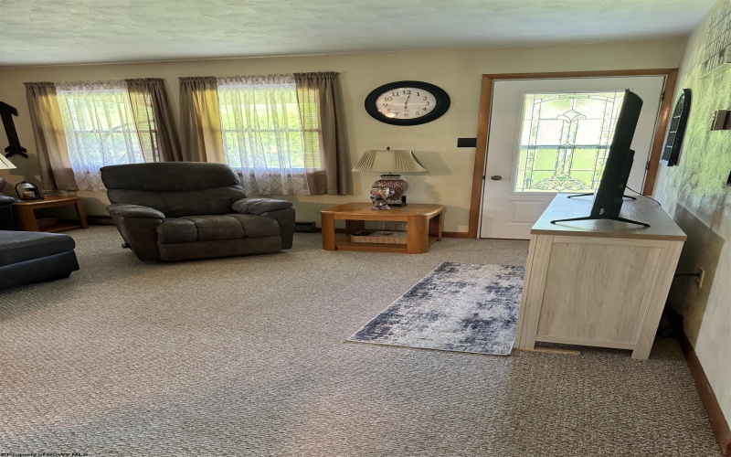 835 Morgantown Avenue, Newburg, West Virginia 26410, 4 Bedrooms Bedrooms, 7 Rooms Rooms,2 BathroomsBathrooms,Single Family Detached,For Sale,Morgantown,10165604