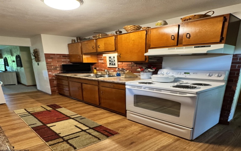 835 Morgantown Avenue, Newburg, West Virginia 26410, 4 Bedrooms Bedrooms, 7 Rooms Rooms,2 BathroomsBathrooms,Single Family Detached,For Sale,Morgantown,10165604