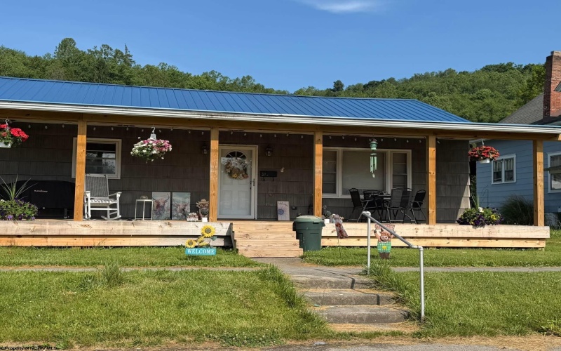 361 MAPLE Avenue, Philippi, West Virginia 26416, 2 Bedrooms Bedrooms, 6 Rooms Rooms,1 BathroomBathrooms,Single Family Detached,For Sale,MAPLE,10165607
