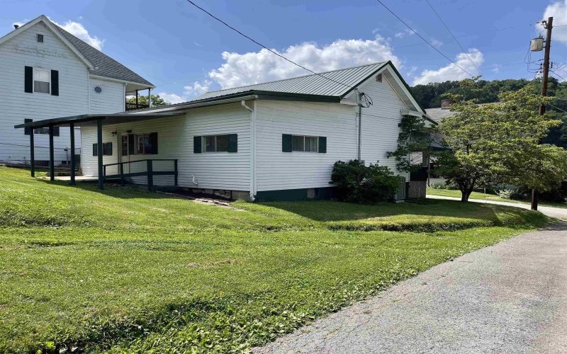 608 COLLEGE Street, Barrackville, West Virginia 26559, 3 Bedrooms Bedrooms, 7 Rooms Rooms,1 BathroomBathrooms,Single Family Detached,For Sale,COLLEGE,10165606