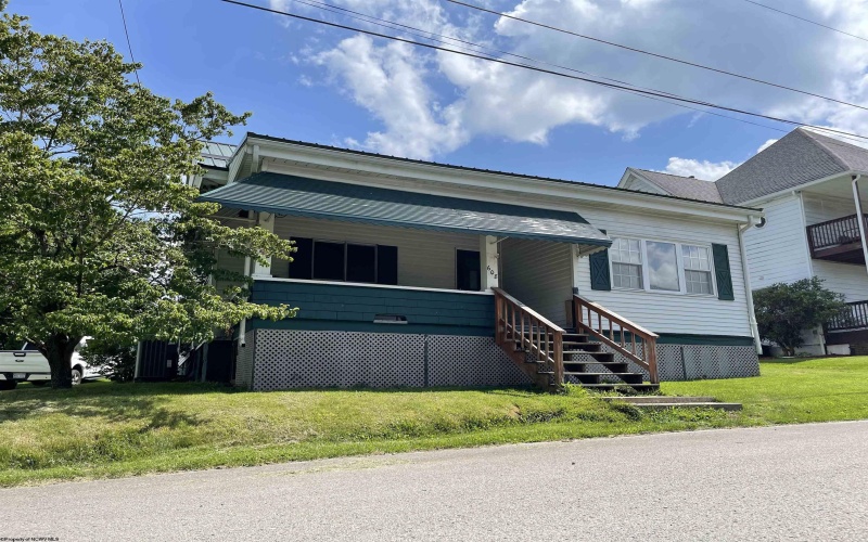 608 COLLEGE Street, Barrackville, West Virginia 26559, 3 Bedrooms Bedrooms, 7 Rooms Rooms,1 BathroomBathrooms,Single Family Detached,For Sale,COLLEGE,10165606
