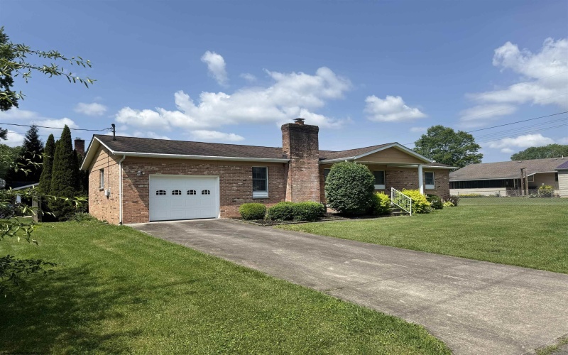 202 Robin Hood Lane, Elkins, West Virginia 26241, 3 Bedrooms Bedrooms, 6 Rooms Rooms,2 BathroomsBathrooms,Single Family Detached,For Sale,Robin Hood,0,10165609