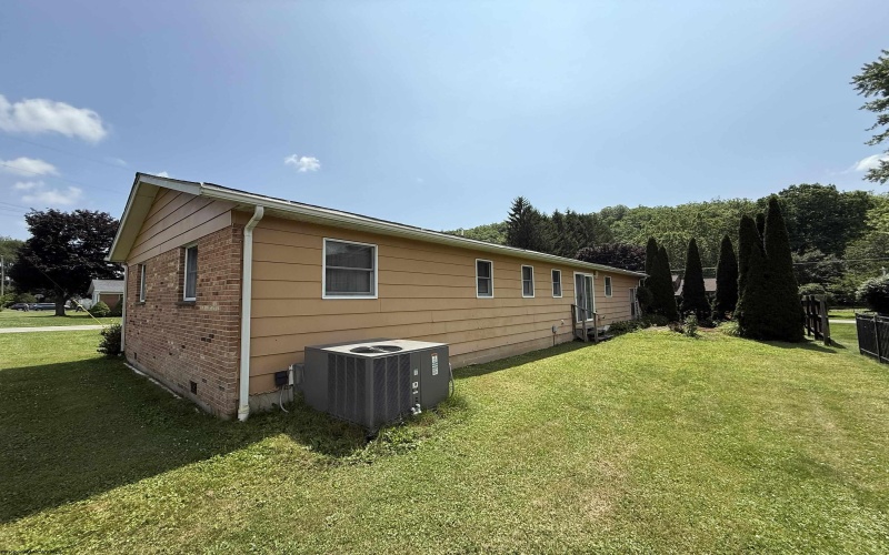 202 Robin Hood Lane, Elkins, West Virginia 26241, 3 Bedrooms Bedrooms, 6 Rooms Rooms,2 BathroomsBathrooms,Single Family Detached,For Sale,Robin Hood,0,10165609