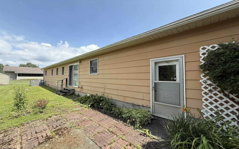 202 Robin Hood Lane, Elkins, West Virginia 26241, 3 Bedrooms Bedrooms, 6 Rooms Rooms,2 BathroomsBathrooms,Single Family Detached,For Sale,Robin Hood,0,10165609