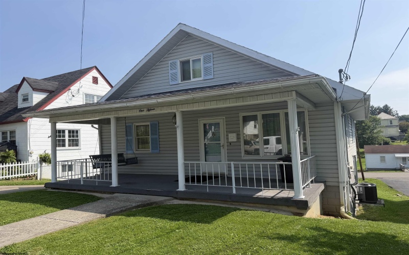 115 Cochran Street, Fairmont, West Virginia 26554, 2 Bedrooms Bedrooms, 6 Rooms Rooms,1 BathroomBathrooms,Single Family Detached,For Sale,Cochran,10165616