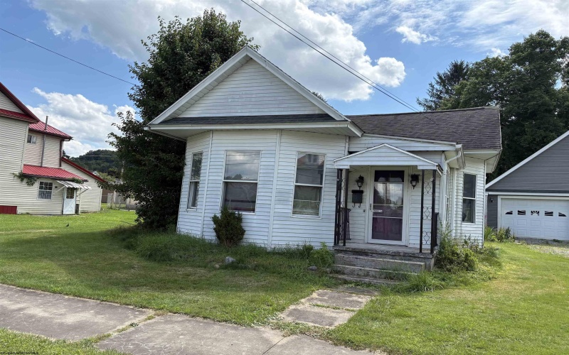 25 Pinnell Street, Buckhannon, West Virginia 26201-2260, 3 Bedrooms Bedrooms, 8 Rooms Rooms,2 BathroomsBathrooms,Single Family Detached,For Sale,Pinnell,0,10165627