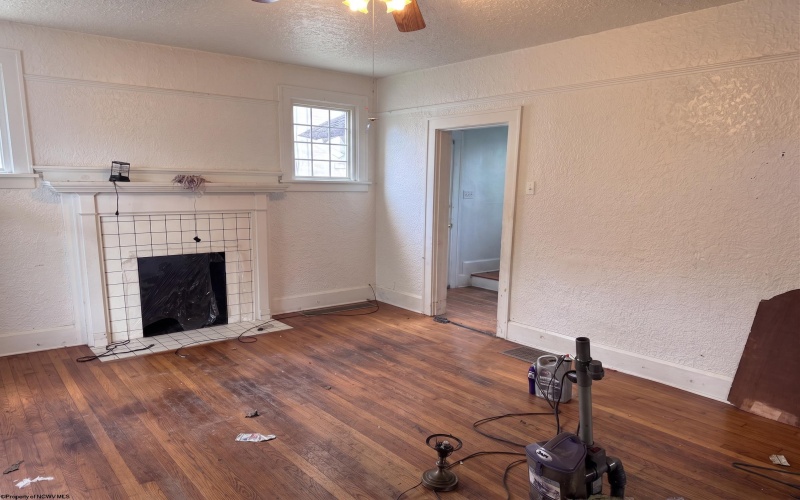 823 4th Street, Fairmont, West Virginia 26554, 4 Bedrooms Bedrooms, 9 Rooms Rooms,1 BathroomBathrooms,Single Family Detached,For Sale,4th,0,10165631