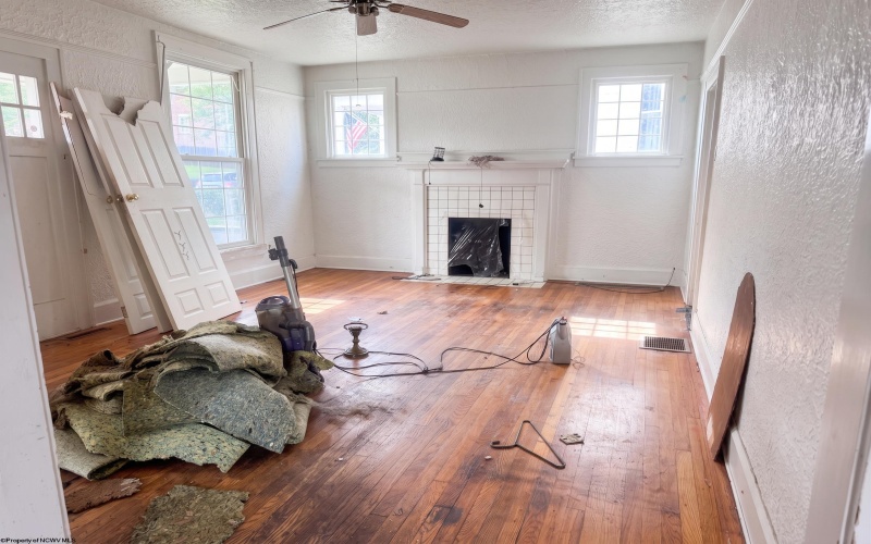 823 4th Street, Fairmont, West Virginia 26554, 4 Bedrooms Bedrooms, 9 Rooms Rooms,1 BathroomBathrooms,Single Family Detached,For Sale,4th,0,10165631