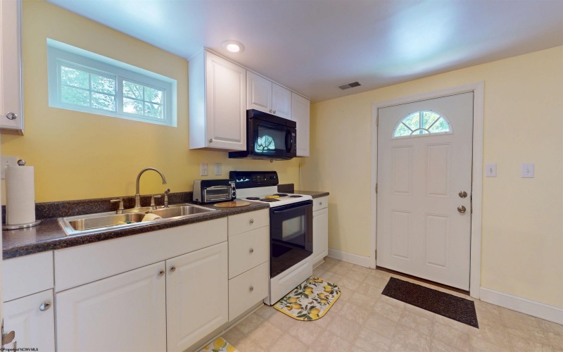 104 Sunshine Way, Fairmont, West Virginia 26554, 4 Bedrooms Bedrooms, 10 Rooms Rooms,3 BathroomsBathrooms,Single Family Detached,For Sale,Sunshine,0,10165632