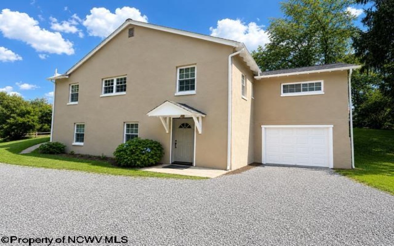 104 Sunshine Way, Fairmont, West Virginia 26554, 4 Bedrooms Bedrooms, 10 Rooms Rooms,3 BathroomsBathrooms,Single Family Detached,For Sale,Sunshine,0,10165632