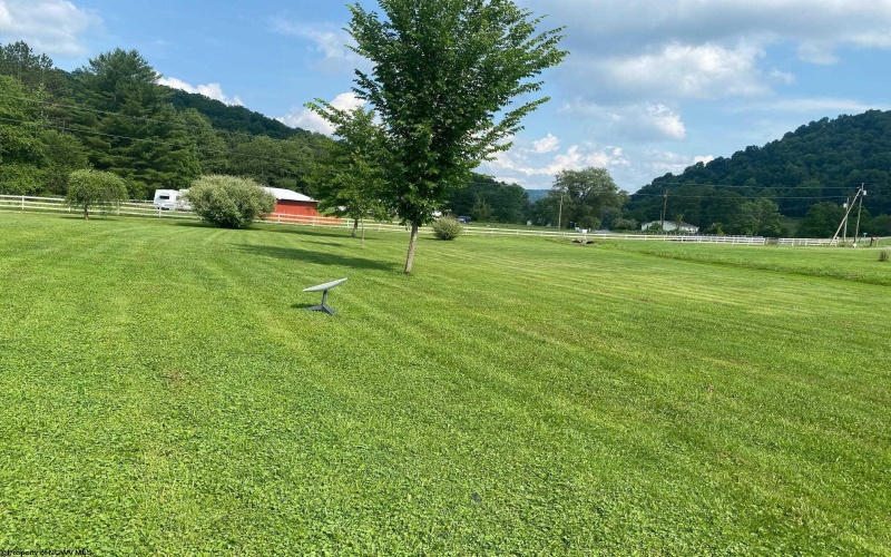 77 Sedona Lane, Montrose, West Virginia 26283, 3 Bedrooms Bedrooms, 8 Rooms Rooms,2 BathroomsBathrooms,Single Family Detached,For Sale,Sedona,0,10165649