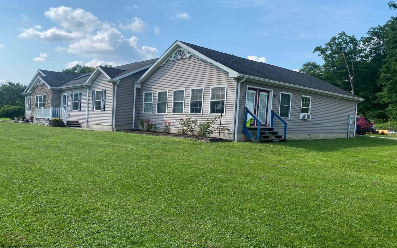 77 Sedona Lane, Montrose, West Virginia 26283, 3 Bedrooms Bedrooms, 8 Rooms Rooms,2 BathroomsBathrooms,Single Family Detached,For Sale,Sedona,0,10165649