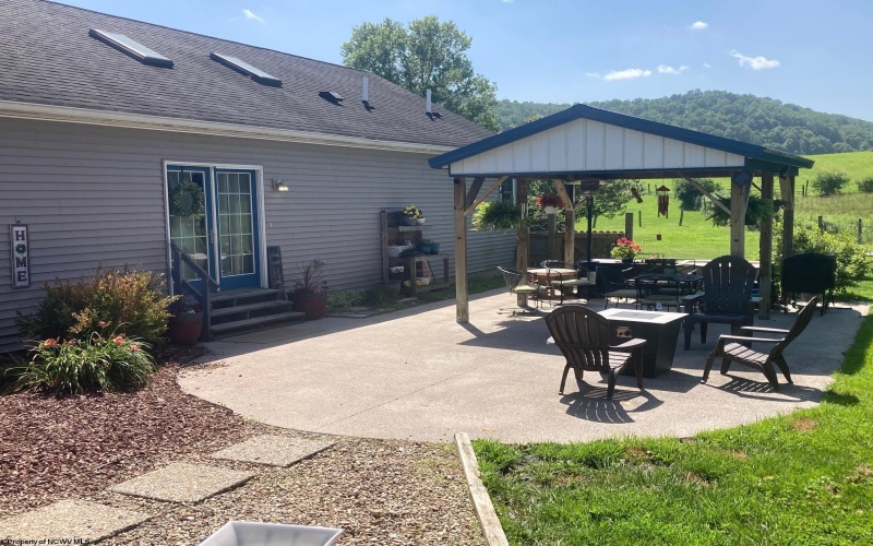 77 Sedona Lane, Montrose, West Virginia 26283, 3 Bedrooms Bedrooms, 8 Rooms Rooms,2 BathroomsBathrooms,Single Family Detached,For Sale,Sedona,0,10165649