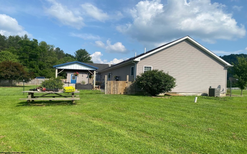 77 Sedona Lane, Montrose, West Virginia 26283, 3 Bedrooms Bedrooms, 8 Rooms Rooms,2 BathroomsBathrooms,Single Family Detached,For Sale,Sedona,0,10165649