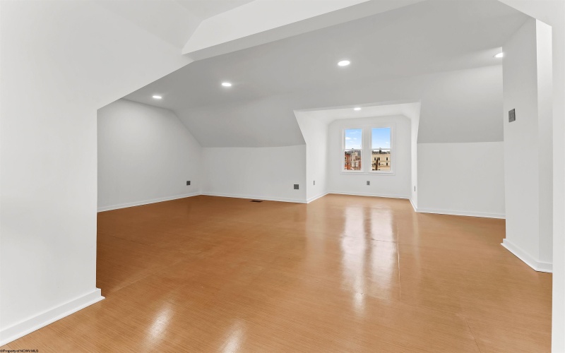 503 Market Street, Fairmont, West Virginia 26554, 3 Bedrooms Bedrooms, 8 Rooms Rooms,2 BathroomsBathrooms,Single Family Detached,For Sale,Market,0,10162776