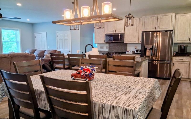 17 Wapiti Lane, Morgantown, West Virginia 26501, 2 Bedrooms Bedrooms, 7 Rooms Rooms,1 BathroomBathrooms,Single Family Detached,For Sale,Wapiti,0,10165599