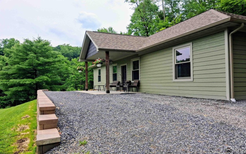 17 Wapiti Lane, Morgantown, West Virginia 26501, 2 Bedrooms Bedrooms, 7 Rooms Rooms,1 BathroomBathrooms,Single Family Detached,For Sale,Wapiti,0,10165599