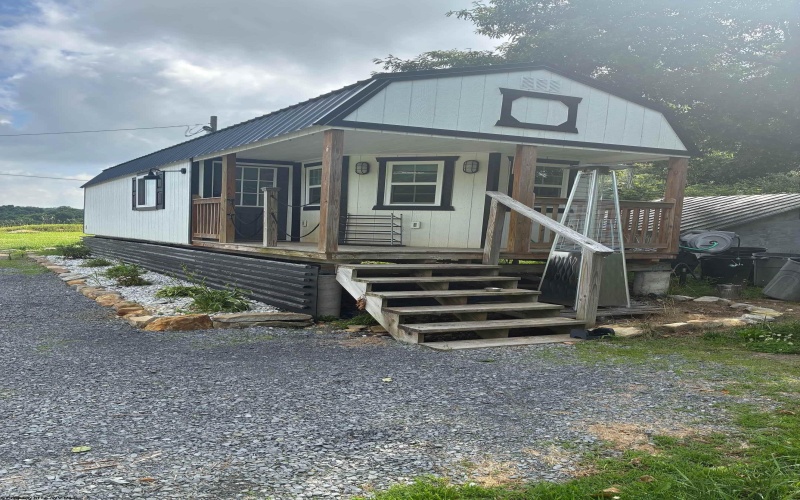 2608 Long Hollow Road, Masontown, West Virginia 26542, 1 Bedroom Bedrooms, 4 Rooms Rooms,1 BathroomBathrooms,Single Family Detached,For Sale,Long Hollow,0,10165642