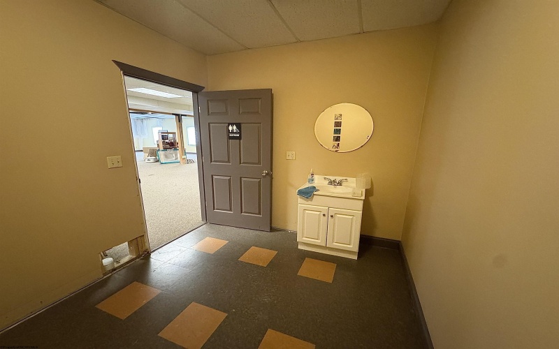 100-B Avery Olivia Way, Fairmont, West Virginia 26554, 0 , 0 ,0,Commercial (lease),For Rent,Avery Olivia,0,10163252