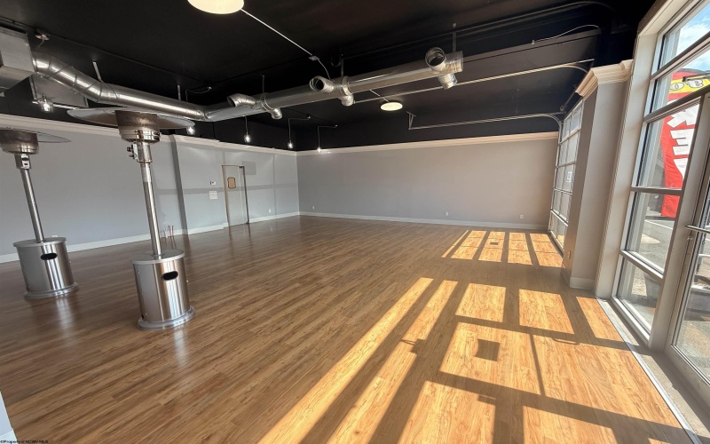 142 Main Street, Bridgeport, West Virginia 26330, 0 , 0 ,0,Commercial (lease),For Rent,Main,0,10164931