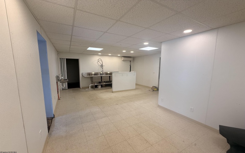 142 Main Street, Bridgeport, West Virginia 26330, 0 , 0 ,0,Commercial (lease),For Rent,Main,0,10164931