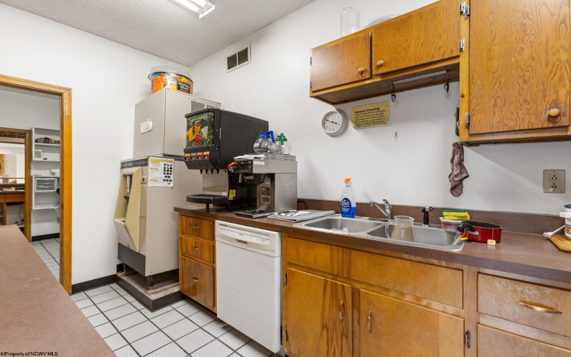 357 Beverly Pike, Elkins, West Virginia 26241-2916, 0 , 0 ,0,Commercial (for Sale),For Sale,Beverly,0,10163387