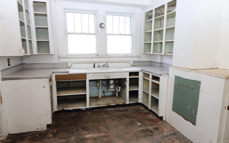 122 Randolph Avenue, Elkins, West Virginia 26241, 0 , 0 ,0,Commercial (for Sale),For Sale,Randolph,0,10164733