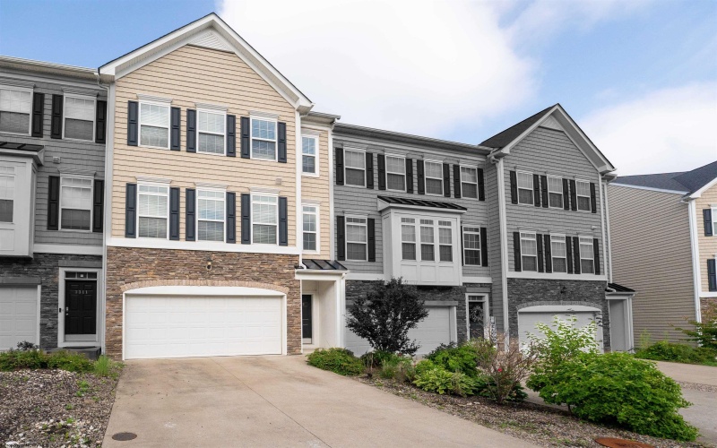 3313 Sun Court, Morgantown, West Virginia 26505, 4 Bedrooms Bedrooms, 7 Rooms Rooms,4 BathroomsBathrooms,Residential Rentals,For Rent,Sun,0,10165658