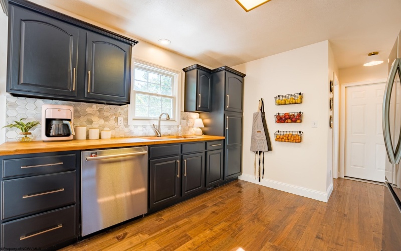 105 June Lane, Morgantown, West Virginia 26508, 3 Bedrooms Bedrooms, 8 Rooms Rooms,2 BathroomsBathrooms,Single Family Detached,For Sale,June,0,10165665