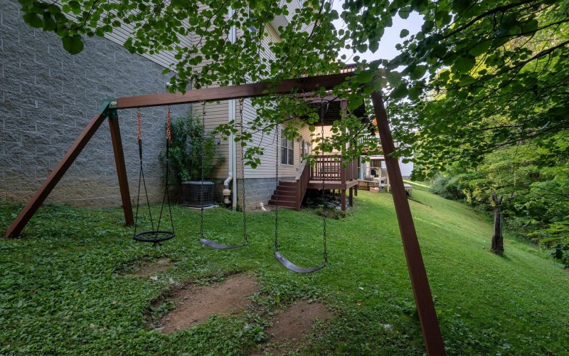 105 June Lane, Morgantown, West Virginia 26508, 3 Bedrooms Bedrooms, 8 Rooms Rooms,2 BathroomsBathrooms,Single Family Detached,For Sale,June,0,10165665