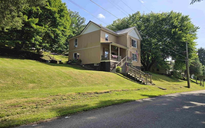 498 Gay Street, Grafton, West Virginia 26354, 4 Bedrooms Bedrooms, 7 Rooms Rooms,1 BathroomBathrooms,Single Family Detached,For Sale,Gay,0,10165663