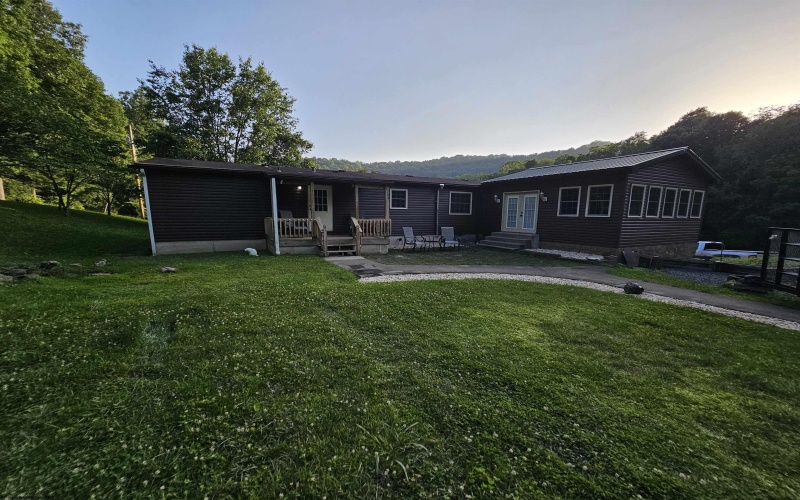 133 Forest Lane, Mannington, West Virginia 26582, 3 Bedrooms Bedrooms, 7 Rooms Rooms,2 BathroomsBathrooms,Single Family Detached,For Sale,Forest,0,10165661