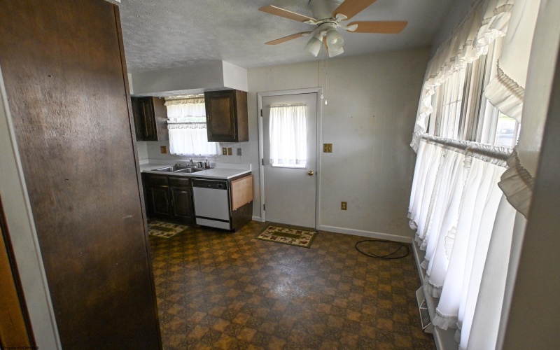156 Scenery Drive, Morgantown, West Virginia 26505-2533, 4 Bedrooms Bedrooms, 7 Rooms Rooms,2 BathroomsBathrooms,Single Family Detached,For Sale,Scenery,0,10165662