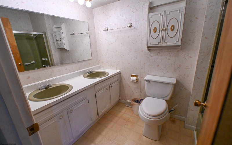 156 Scenery Drive, Morgantown, West Virginia 26505-2533, 4 Bedrooms Bedrooms, 7 Rooms Rooms,2 BathroomsBathrooms,Single Family Detached,For Sale,Scenery,0,10165662