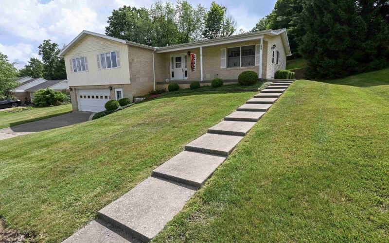 156 Scenery Drive, Morgantown, West Virginia 26505-2533, 4 Bedrooms Bedrooms, 7 Rooms Rooms,2 BathroomsBathrooms,Single Family Detached,For Sale,Scenery,0,10165662